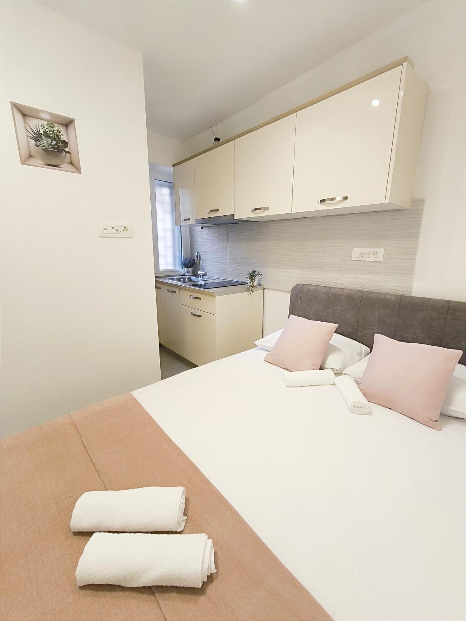 Central Apartment & Room Niko Split Zewnętrze zdjęcie